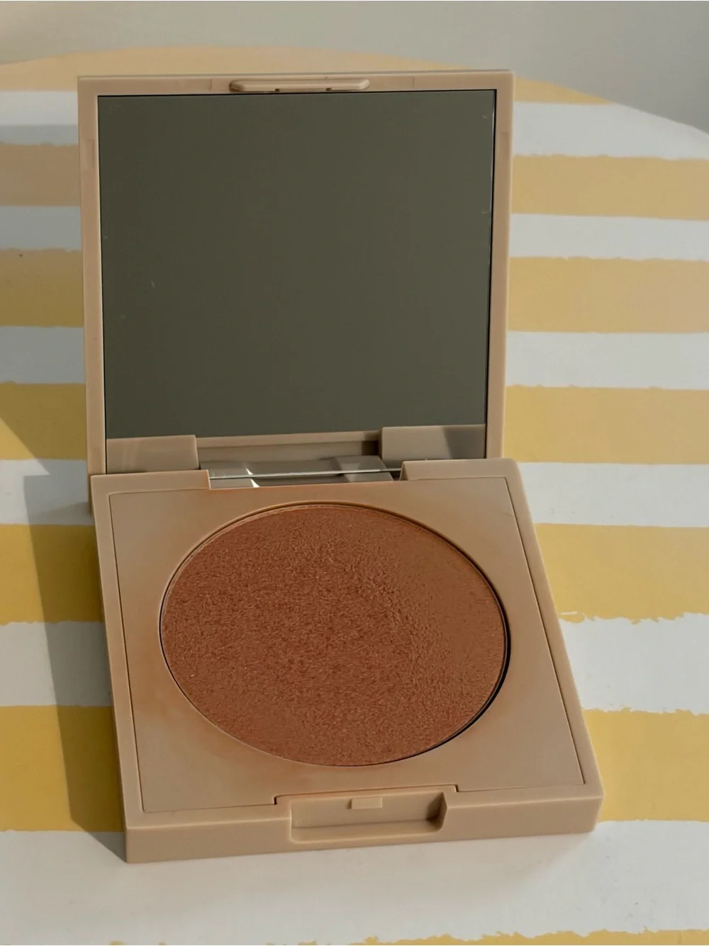 ILIA DayLite Highlighting Powder in the color “STARSTRUCK”